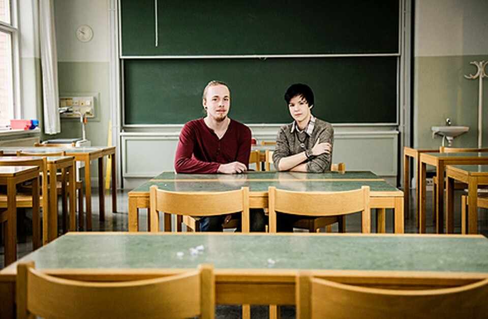 Sebastian Ridderskans och Linn Suhonen är ensamma i klassrummet på KTHs första utbildning till tekniklärare i högstadiet. Utbildningen har tjugo platser, men bara tre utnyttjas nu. Läs om deras situation i artikeln 'Elever: Utbildningen var väldigt dåligt marknadsförd' som ligger i högerspalten. Foto: Marc Femenia Sebastian Ridderskans och Linn Suhonen är ensamma i klassrummet på KTHs första utbildning till tekniklärare i högstadiet. Utbildningen har tjugo platser, men bara tre utnyttjas nu. Läs om deras situation i artikeln 'Elever: Utbildningen var väldigt dåligt marknadsförd' som ligger i högerspalten. Foto: Marc Femenia
