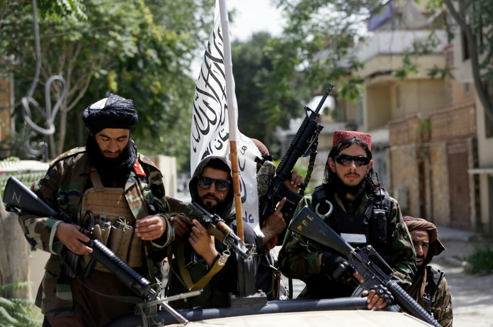 Talibanska soldater patrullerar Kabul på torsdagen. Foto: Rahmat Gul/AP/TT Talibanska soldater patrullerar Kabul på torsdagen. Foto: Rahmat Gul/AP/TT
