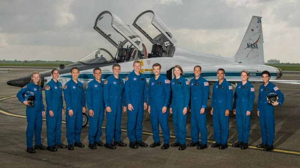 Här är Nasa nya rymdfarare. Från vänster: Zena Cardman, Jasmin Moghbeli, Jonny Kim, Francisco “Frank” Rubio, Matthew Dominick, Warren “Woody” Hoburg, Robb Kulin, Kayla Barron, Bob Hines, Raja Chari, Loral O’Hara och Jessica Watkins. Foto: NASA/Robert Markowitz Här är Nasa nya rymdfarare. Från vänster: Zena Cardman, Jasmin Moghbeli, Jonny Kim, Francisco “Frank” Rubio, Matthew Dominick, Warren “Woody” Hoburg, Robb Kulin, Kayla Barron, Bob Hines, Raja Chari, Loral O’Hara och Jessica Watkins. Foto: NASA/Robert Markowitz