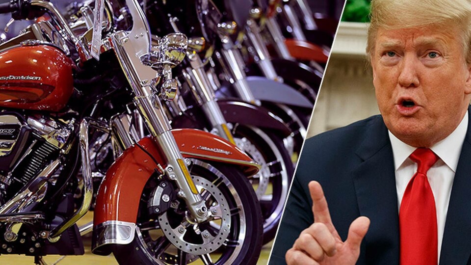 Ikoniska mc-märket Harley-Davidson har aviserat planer om att flytta delar av sin produktion från USA för att undvika tullar. ”De kommer att beskattas som aldrig förr!” varnar USA:s president Donald Trump. Foto: TT / AP Photo / Charles Krupa, Evan Vucci Ikoniska mc-märket Harley-Davidson har aviserat planer om att flytta delar av sin produktion från USA för att undvika tullar. ”De kommer att beskattas som aldrig förr!” varnar USA:s president Donald Trump. Foto: TT / AP Photo / Charles Krupa, Evan Vucci