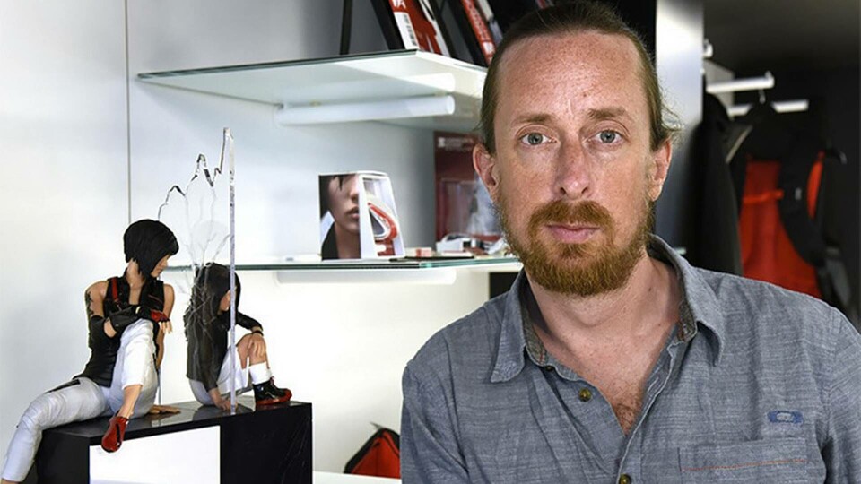 Christofer Emgård, narrative director på Dice, poserar bredvid en modell av Faith Connors, hjälten i ”Mirror's edge catalyst”. Foto: TT Christofer Emgård, narrative director på Dice, poserar bredvid en modell av Faith Connors, hjälten i ”Mirror's edge catalyst”. Foto: TT