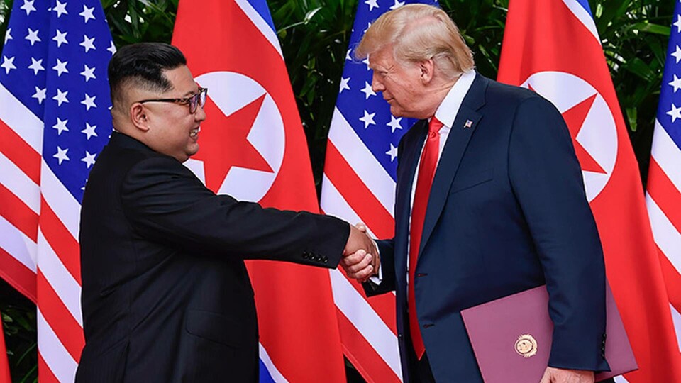 USA:s president Donald Trump och Nordkoreas diktator Kim Jong-Un under toppmötet i Singapore. Foto: TT / AP Photo / Susan Walsh, Pool USA:s president Donald Trump och Nordkoreas diktator Kim Jong-Un under toppmötet i Singapore. Foto: TT / AP Photo / Susan Walsh, Pool