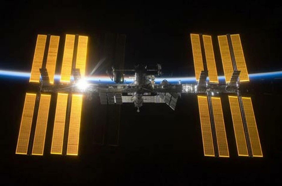 Rymdstationen har tippats för att få bättre vinkel mot solen. Foto: Nasa Rymdstationen har tippats för att få bättre vinkel mot solen. Foto: Nasa