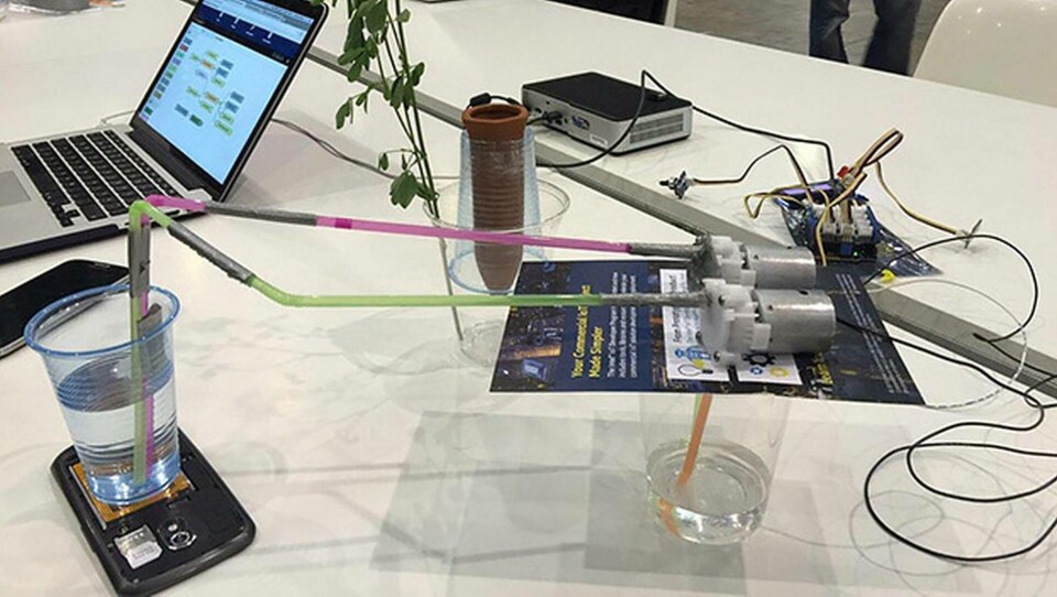 Efter 22 timmars hackaton kunde Zenterio-teamet presentera ett system för att effektivisera bevattningssystem för odlingar i utvecklingsländer. Foto: Zenterio Efter 22 timmars hackaton kunde Zenterio-teamet presentera ett system för att effektivisera bevattningssystem för odlingar i utvecklingsländer. Foto: Zenterio