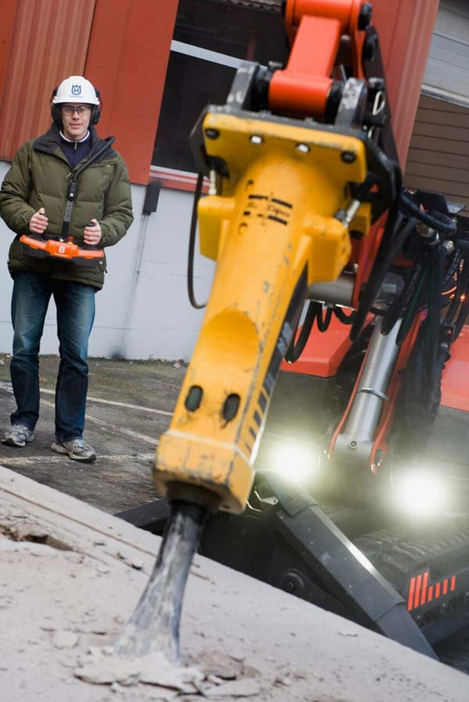 Rockys demoleringsverktyg är lättmanövrerat och kraftfullt. Foto: Julia Sjöberg Rockys demoleringsverktyg är lättmanövrerat och kraftfullt. Foto: Julia Sjöberg