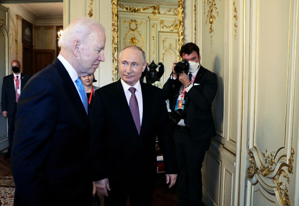 USA:s president Joe Biden med Rysslands motsvarighet Vladimir Putin vid ett toppmöte i Genève den 16 juni.
Foto: Mikhail Metzel/AP/TT USA:s president Joe Biden med Rysslands motsvarighet Vladimir Putin vid ett toppmöte i Genève den 16 juni.
Foto: Mikhail Metzel/AP/TT