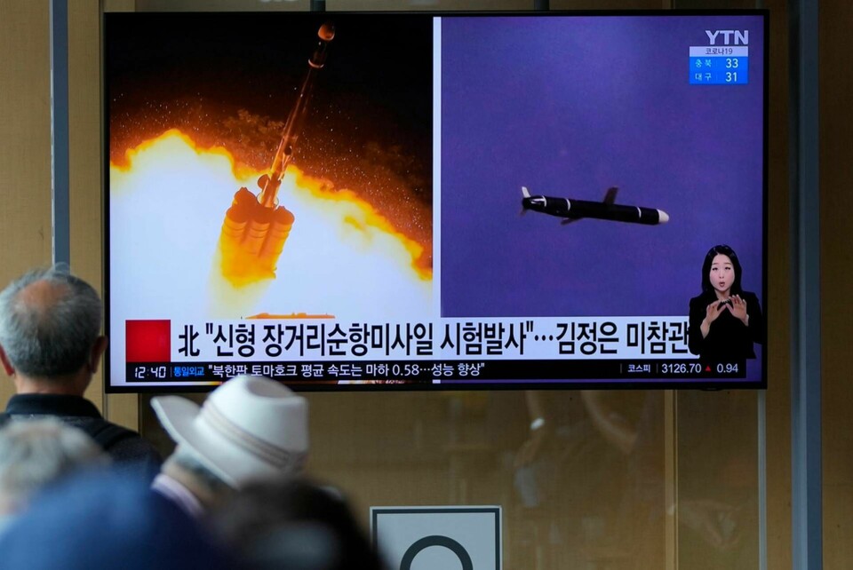 Nyhetsprogram i Sydkorea visar långdistansmissiler från Nordkorea. Bild från 15 september. Foto: Lee Jin-man