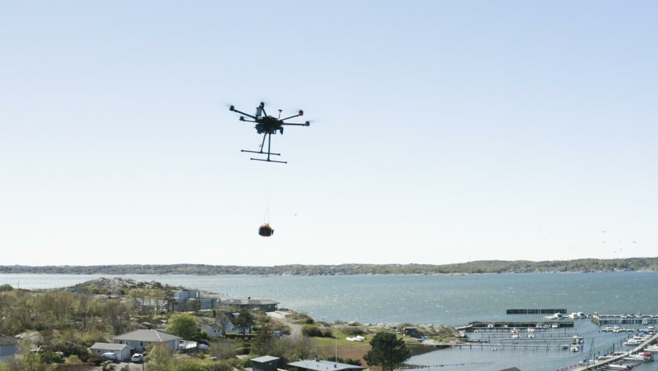 Everdrones drönare testflyger med hjärtstartare. Foto: Everdrone Everdrones drönare testflyger med hjärtstartare. Foto: Everdrone