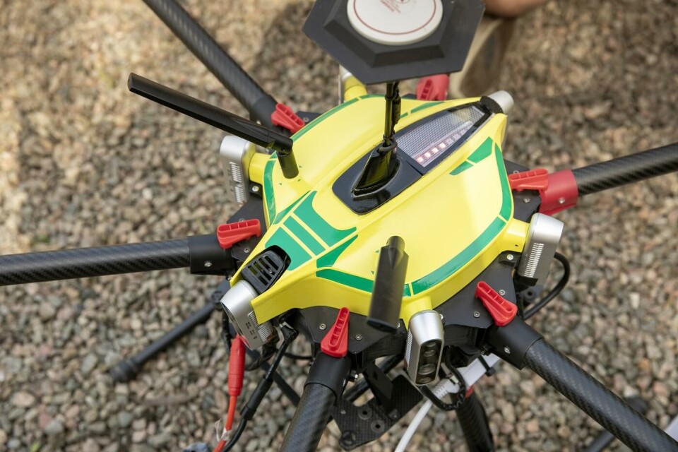 Den gula överbyggnaden är skapad av Everdrone och innehåller bland annat datorn. Runt den syns stereokameraenheterna. Foto: PER WAHLBERG Den gula överbyggnaden är skapad av Everdrone och innehåller bland annat datorn. Runt den syns stereokameraenheterna. Foto: PER WAHLBERG