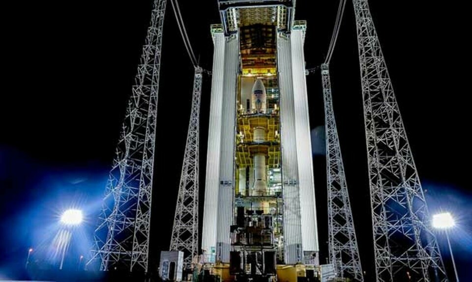 Satelliten Sentinel-2A står startklar på ESAS uppskjutningsanläggning i Kourou. Foto: ESA