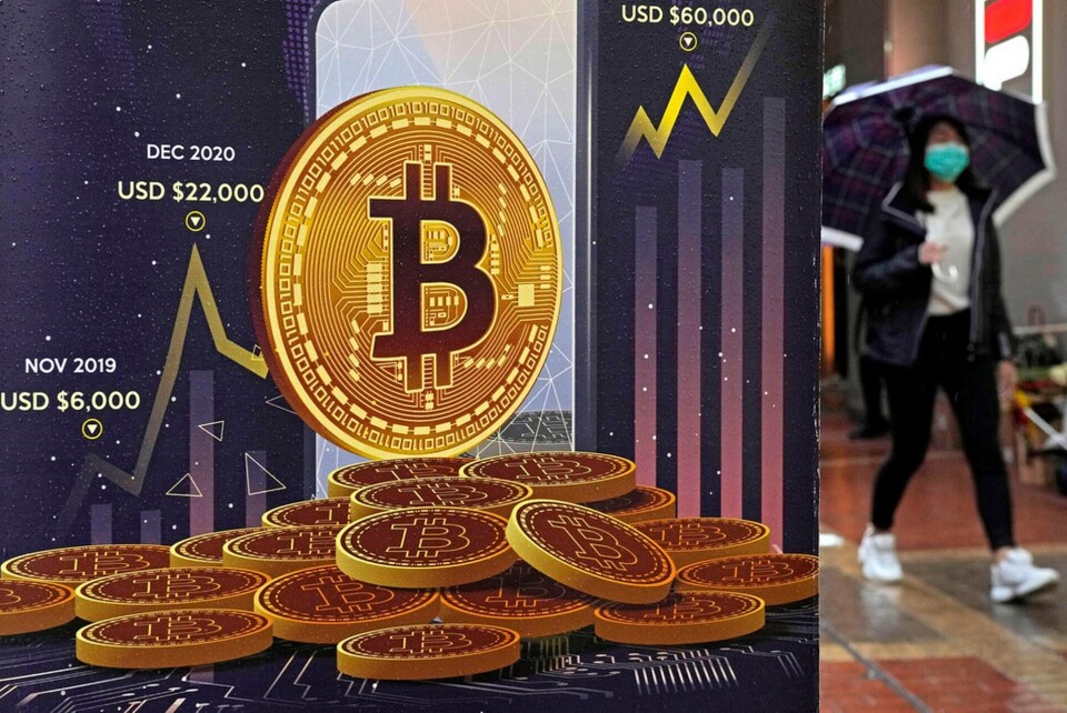 Kryptomogulen Sam Bankman-Fried har på några dagar fått se hela sin förmögenhet, värderad till omkring 170 miljarder kronor, raderas ut. Foto: Kin Cheung AP/TT Kryptomogulen Sam Bankman-Fried har på några dagar fått se hela sin förmögenhet, värderad till omkring 170 miljarder kronor, raderas ut. Foto: Kin Cheung AP/TT