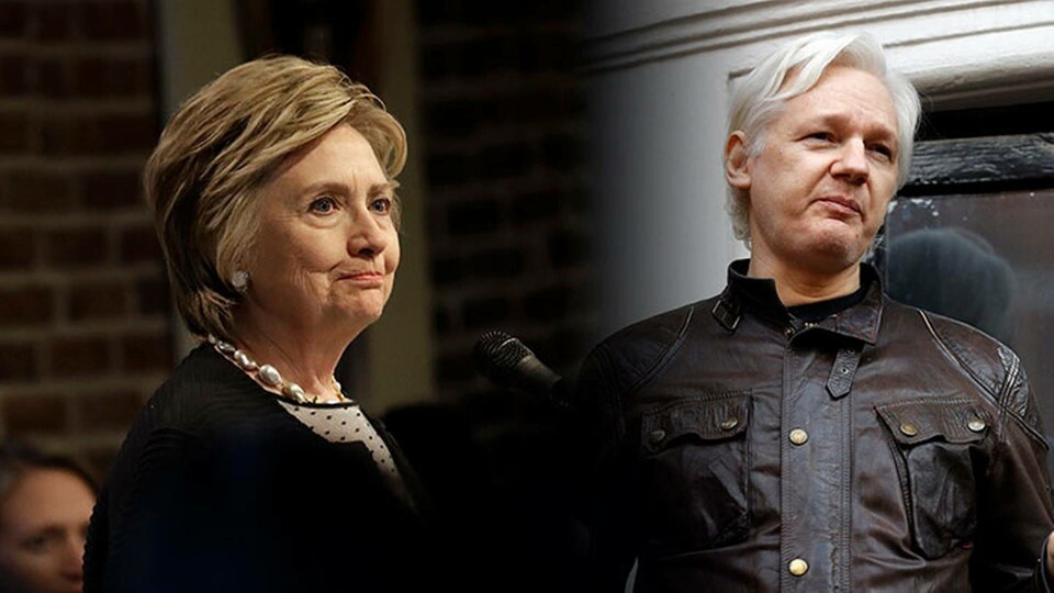 Hillary Clinton och Julian Assange. Foto: TT Hillary Clinton och Julian Assange. Foto: TT