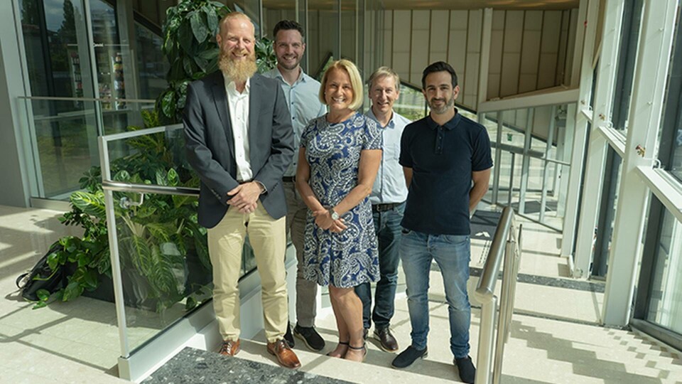 Från vänster till höger: Joakim Fagerudd (Sandvik Coromant), Kristofer Klerfalk (Base10), Katarina Taflin (Sandvik Coromant), Ulrik Eriksson (Sandvik Coromant), Jason Dainter (Base10) Foto: Pressbild Från vänster till höger: Joakim Fagerudd (Sandvik Coromant), Kristofer Klerfalk (Base10), Katarina Taflin (Sandvik Coromant), Ulrik Eriksson (Sandvik Coromant), Jason Dainter (Base10) Foto: Pressbild
