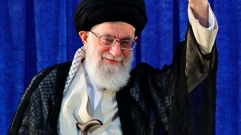Irans högste ledare ayatolla Ali Khamenei beordrade förberedelserna för att landet ska vara redo om kärnenergiavtalet faller samman efter det att USA dragit sig ur. Foto: Office of the Iranian Supreme Leader / AP / TT Irans högste ledare ayatolla Ali Khamenei beordrade förberedelserna för att landet ska vara redo om kärnenergiavtalet faller samman efter det att USA dragit sig ur. Foto: Office of the Iranian Supreme Leader / AP / TT