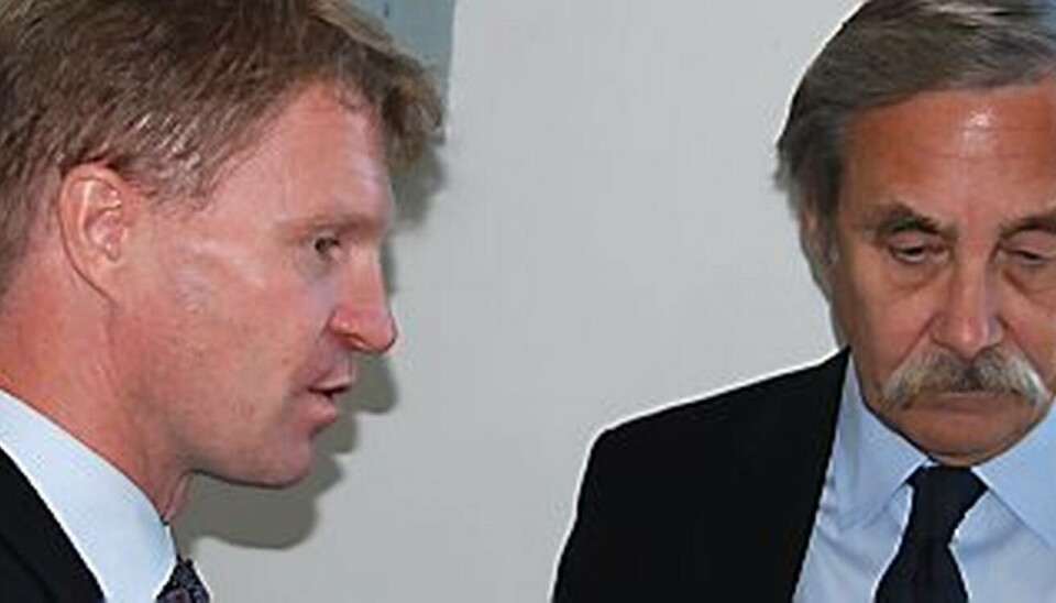 Advokat Jesper Tillberg och uppfinnaren Håkan Lans i väntrummet på Svea Hovrätt den 30 september 2010. Foto: Lars Anders Karlberg Advokat Jesper Tillberg och uppfinnaren Håkan Lans i väntrummet på Svea Hovrätt den 30 september 2010. Foto: Lars Anders Karlberg