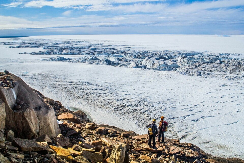 Forskare vid kanten av Mawson glaciären vid Östantarktis. Foto: Richard Jones