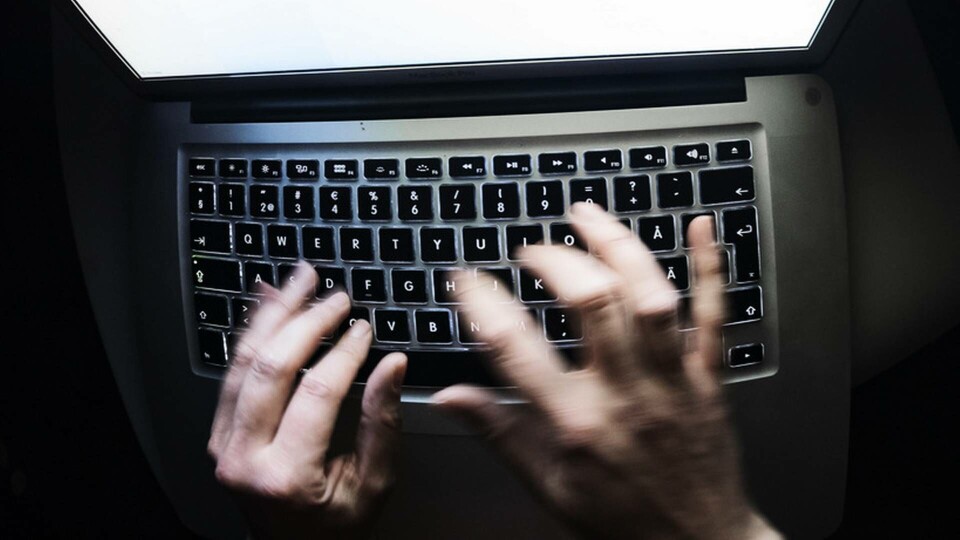 Förövare kan behålla övergreppsbilder. Arkivbild. Foto: Naina Helén Jåma/TT Förövare kan behålla övergreppsbilder. Arkivbild. Foto: Naina Helén Jåma/TT