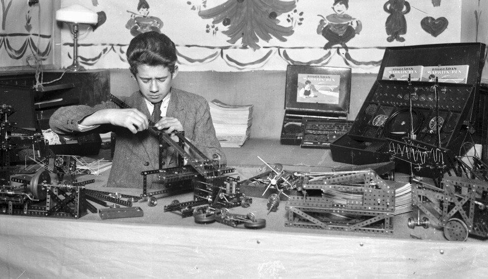 Konstruktiv lek med Meccano i Göteborg 14 december 1925. Foto: KAMERAREPORTAGE/TT Konstruktiv lek med Meccano i Göteborg 14 december 1925. Foto: KAMERAREPORTAGE/TT