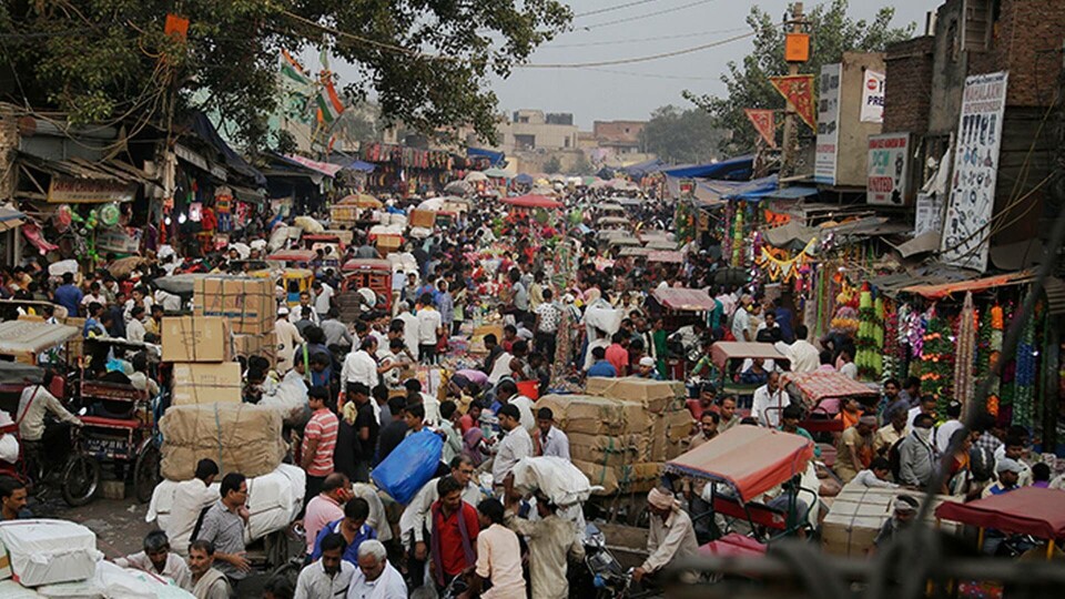 En shoppinggatan i New Dehli. År 2050 kommer över hälften av världens befolkningstillväxt att koncentreras till bara nio länder: Indien, Nigeria, Pakistan, Kongo-Kinshasa, Etiopien, Tanzania, Indonesien, Egypten och USA. Foto: TT En shoppinggatan i New Dehli. År 2050 kommer över hälften av världens befolkningstillväxt att koncentreras till bara nio länder: Indien, Nigeria, Pakistan, Kongo-Kinshasa, Etiopien, Tanzania, Indonesien, Egypten och USA. Foto: TT