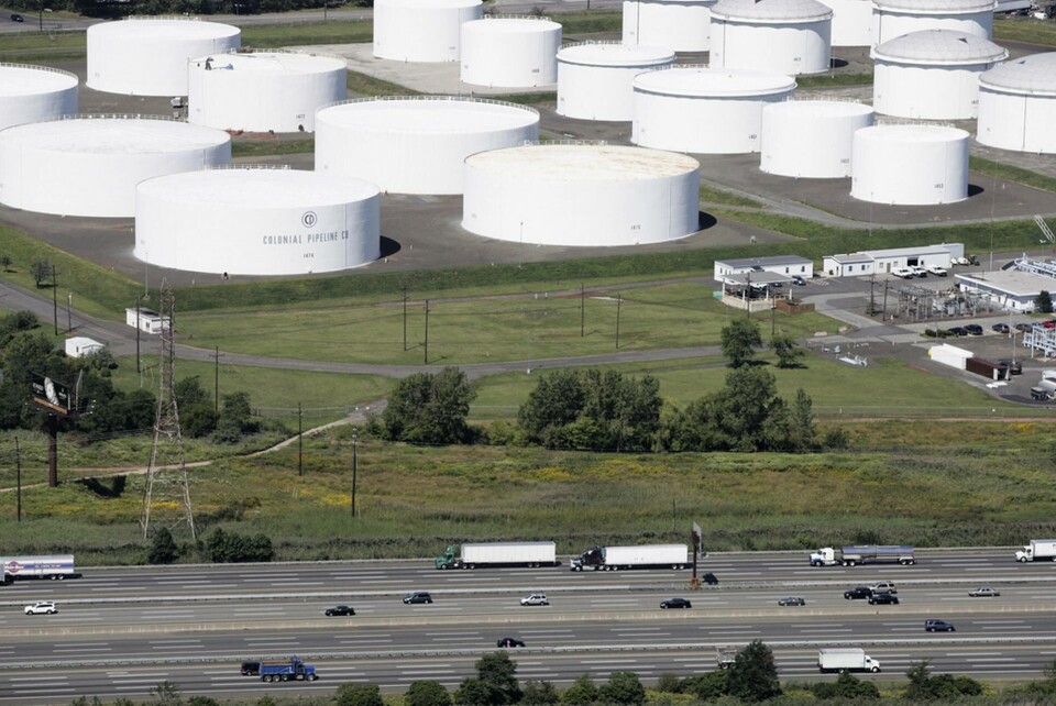 Colonial Pipelines oljeledningar från raffinaderierna i Texas, som står för 45 procent av all bensin, diesel, villaolja och flygfotogen som konsumeras i nordöstra USA, har stängts efter en cyberattack. Arkivbild Foto: Mark Lennihan/AP/TT Colonial Pipelines oljeledningar från raffinaderierna i Texas, som står för 45 procent av all bensin, diesel, villaolja och flygfotogen som konsumeras i nordöstra USA, har stängts efter en cyberattack. Arkivbild Foto: Mark Lennihan/AP/TT