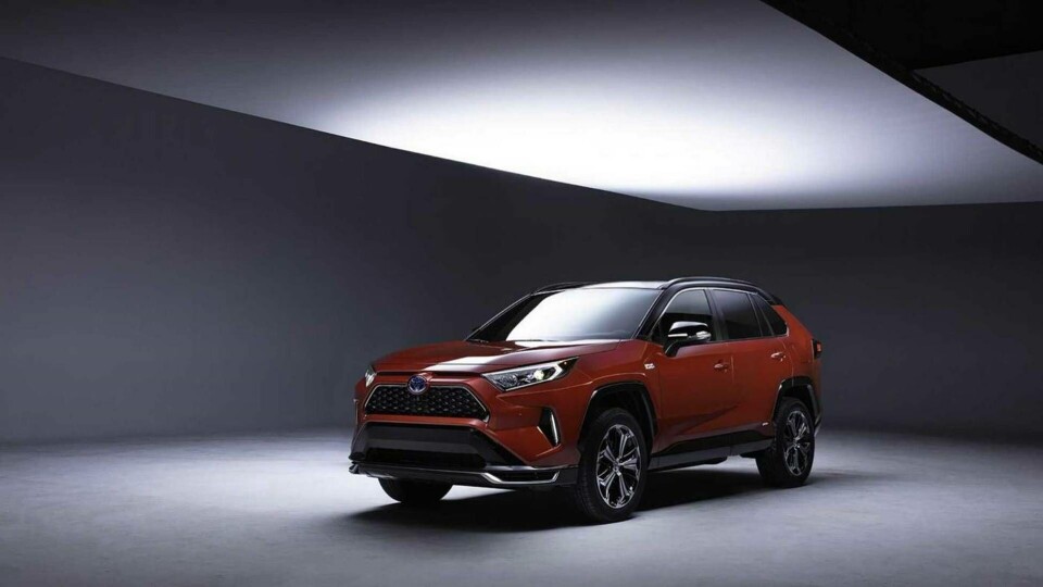 Nya Rav4 kommer i en speciell röd färg som Toyota kallar Supersonic Red. Foto: Toyota Nya Rav4 kommer i en speciell röd färg som Toyota kallar Supersonic Red. Foto: Toyota
