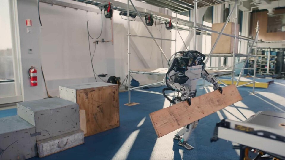 Roboten Atlas har fått nävar – eller snarare två klor. Foto: Boston Dynamics/Youtube