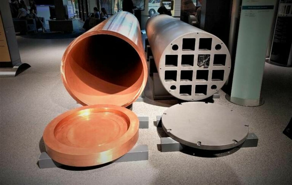 Kopparkapsel samt insats av järn som ska användas i slutförvar av använt kärnbränsle. Bild från utställning vid Olkiluoto kärnkraftverk i Finland. Foto: Anna Orring