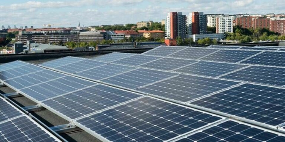 Mindre än en tusendel av Sveriges elanvändning kommer från solceller. Den andelen kan höjas rejält, enligt debattörerna. Foto: FREDRIK SANDBERG / TT