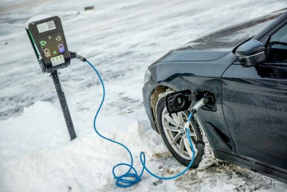 Elbil på laddning. Enligt Bil Sweden är det tydligt: Elbilen vinner varje gång. Foto: Adam Ihse/TT Elbil på laddning. Enligt Bil Sweden är det tydligt: Elbilen vinner varje gång. Foto: Adam Ihse/TT