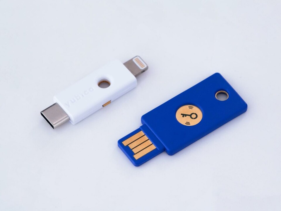 Yubico visade upp två nya modeller av Yubikey på CES-mässan i Las Vegas. Den vita är Yubikey Lightning och den blå är en ny version av Security Key med stöd för NFC. Foto: Yubico Yubico visade upp två nya modeller av Yubikey på CES-mässan i Las Vegas. Den vita är Yubikey Lightning och den blå är en ny version av Security Key med stöd för NFC. Foto: Yubico