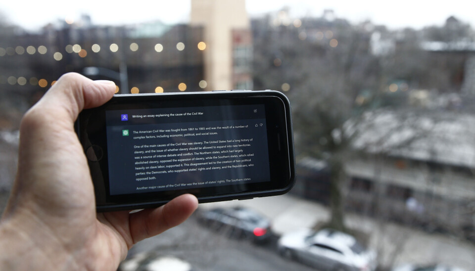Chat GPT kan utifrån enkla direktiv skriva långa texter. Här uppmanas den till exempel att skriva en uppsats som förklarar bakgrunden till Kalla kriget. Arkivbild. Chat GPT kan utifrån enkla direktiv skriva långa texter. Här uppmanas den till exempel att skriva en uppsats som förklarar bakgrunden till Kalla kriget. Arkivbild.
