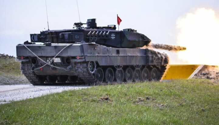 En tysk Leopard 2 under Strong Europe Tank Challenge in Grafenwoehr, 2016.