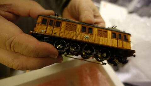 Märklin nummer 3170, ett svenskt träklätt ellok, SJ littera D 109. Förebilden tillverkades 1925, modellen 1987. Skala H0. Den stora förebilden är bevarad som museilok i Kristianstad. Märklin nummer 3170, ett svenskt träklätt ellok, SJ littera D 109. Förebilden tillverkades 1925, modellen 1987. Skala H0. Den stora förebilden är bevarad som museilok i Kristianstad.