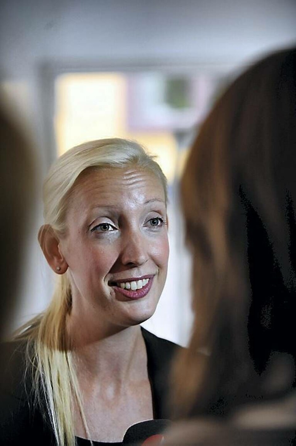 Sofia Arkelsten är pressad av uppgifterna om bjudresor och styrelseuppdrag i börsbolag. Foto: Bertil Ericson/Scanpix Sofia Arkelsten är pressad av uppgifterna om bjudresor och styrelseuppdrag i börsbolag. Foto: Bertil Ericson/Scanpix