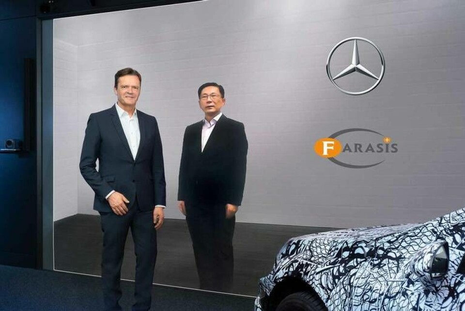 Marcus Schäfer, chef för Daimler Groups forskning (till vänster), samt Yu Wang, vd och grundare av Farasis Energy. Foto: Daimler Marcus Schäfer, chef för Daimler Groups forskning (till vänster), samt Yu Wang, vd och grundare av Farasis Energy. Foto: Daimler
