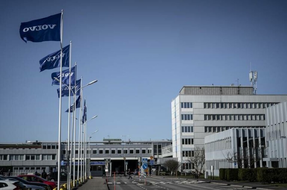 På måndag väntas alla anställda på Volvo Cars i Sverige komma till jobbet igen, om än kanske inte för fulla arbetsveckor. AB Volvo har inte satt någon startdag för fabrikerna som lastbilar, bussar eller anläggningsmaskiner. Arkivbild. Foto: Björn Larsson Rosvall/TT På måndag väntas alla anställda på Volvo Cars i Sverige komma till jobbet igen, om än kanske inte för fulla arbetsveckor. AB Volvo har inte satt någon startdag för fabrikerna som lastbilar, bussar eller anläggningsmaskiner. Arkivbild. Foto: Björn Larsson Rosvall/TT