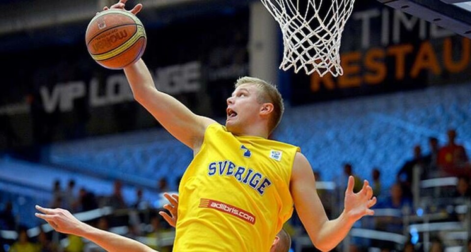 Anton Saks, som spelat i svenska basketlandslaget, börjar nu läsa på Luleå tekniska universitet. Foto: TT Anton Saks, som spelat i svenska basketlandslaget, börjar nu läsa på Luleå tekniska universitet. Foto: TT