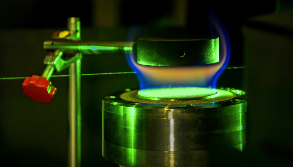 Förbränning av olika ämnen studeras med hjälp av grön laser i laserlabbet på Lunds Tekniska Högskola.