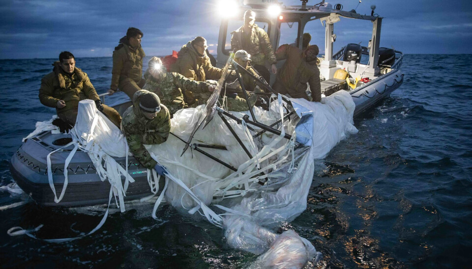 Amerikanska marinsoldater bärgar den misstänkta spionballongen utanför South Carolinas kust. Bild från den 5 februari. Amerikanska marinsoldater bärgar den misstänkta spionballongen utanför South Carolinas kust. Bild från den 5 februari.