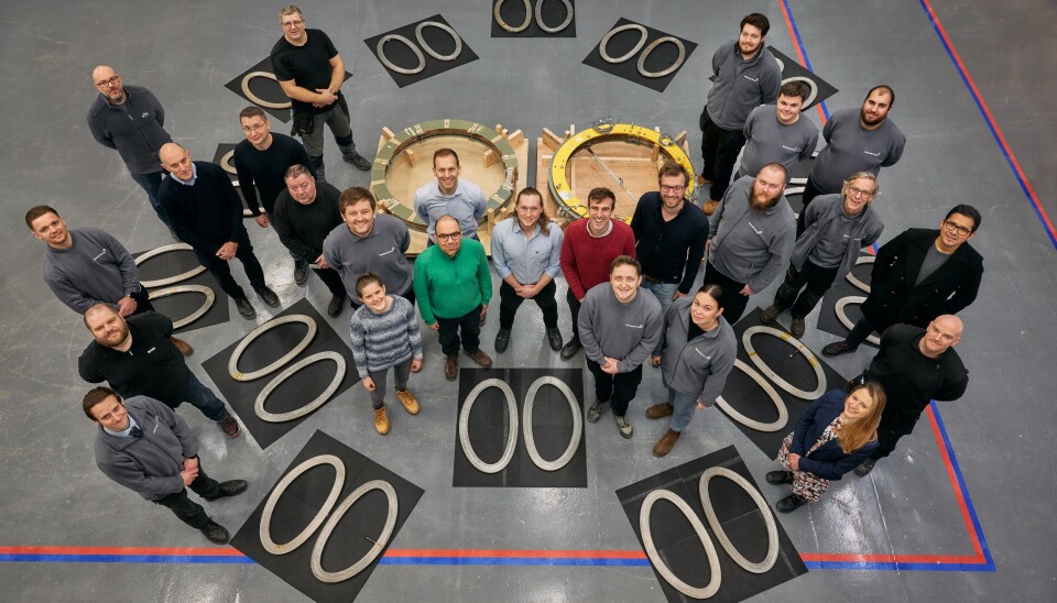 Kraftfulla magneter som använder högtemperaturssupraledare ska användas för att hålla plasmat på plats. Kraftfulla magneter som använder högtemperaturssupraledare ska användas för att hålla plasmat på plats.