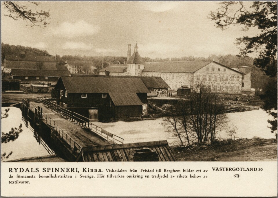 Rydals spinneri var en av de första fabrikerna i Sverige som använde elektricitet. En dynamo i en kanal rakt genom spinneriet kopplades till båglampor uppe under taket.  Foto: JÄRNVÄGSMUSEET