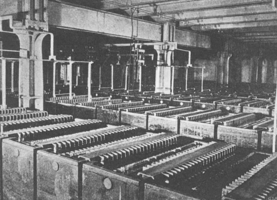 Hos Brunkebergsverket mellanlagrades elektriciteten i stora ackumulatorbatterier innan den matades ut i ledningsnätet.  Foto: STOCKHOLMS STADSMUSEUM