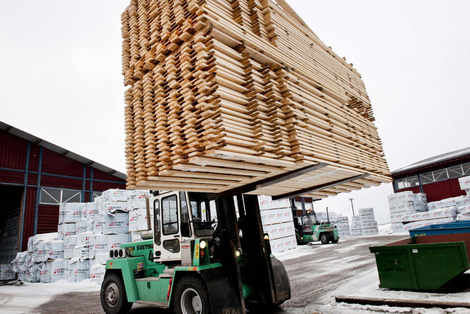Gaffeltruckarna gjorde det möjligt att effektivt lasta och lossa stora virkesvolymer. Foto: ULF PALM/TT Gaffeltruckarna gjorde det möjligt att effektivt lasta och lossa stora virkesvolymer. Foto: ULF PALM/TT