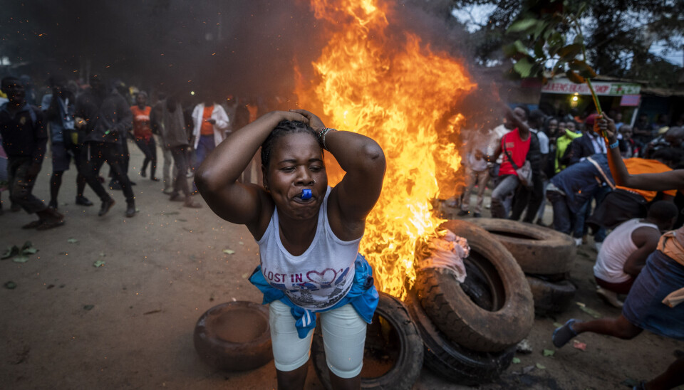 Protester i Nairobi efter att William Ruto förklarats som segrare i Kenyas presidentval 2022. Våldsamheterna uppges ha startat på grund av anklagelser om valfusk spridda av en israelisk hackergrupp. Protester i Nairobi efter att William Ruto förklarats som segrare i Kenyas presidentval 2022. Våldsamheterna uppges ha startat på grund av anklagelser om valfusk spridda av en israelisk hackergrupp.