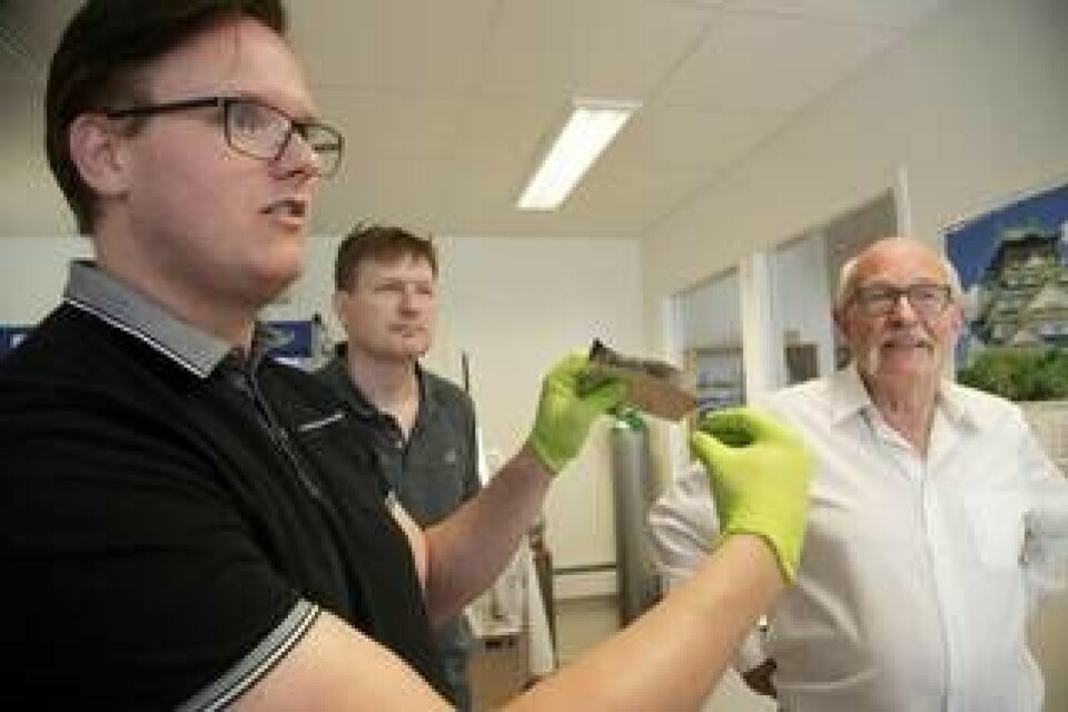Tim Nordh (till vänster) testar att skala upp forskningsfynden hos LIfesize. I mitten syns Henrik Eriksson och till höger Josh Thomas. Foto: Jörgen Appelgren