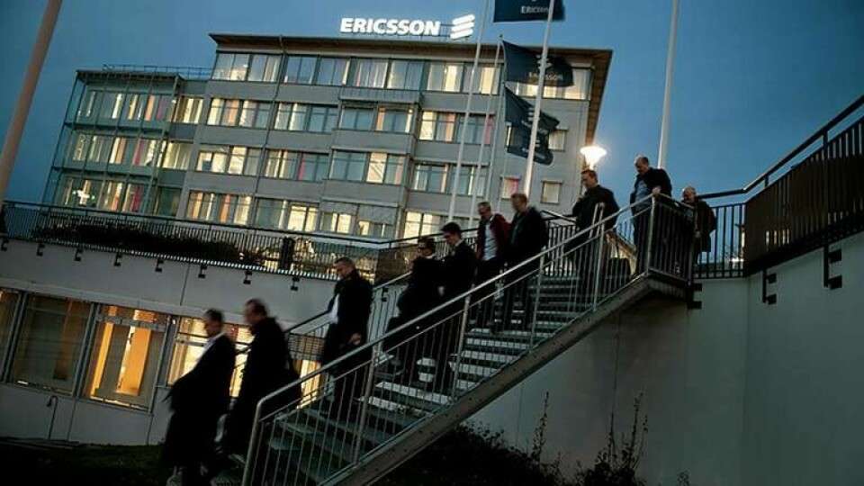 Anställda lämnar Ericsson för dagen vid ett av de senaste årens åtskilliga storvarsel hos telekomjätten. Stigmatiseringen av äldre ingenjörer är dock på väg att lättna, menar experter. Foto: Lars Pehrson / SvD / TT