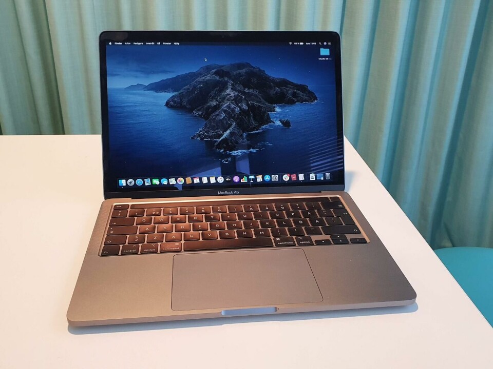 Få trettontummare är lika lyxiga som Apples nya Macbook Pro. Å andra sidan börjar designen kännas aningen föråldrad vid det här laget. Foto: Kalle Wiklund Få trettontummare är lika lyxiga som Apples nya Macbook Pro. Å andra sidan börjar designen kännas aningen föråldrad vid det här laget. Foto: Kalle Wiklund