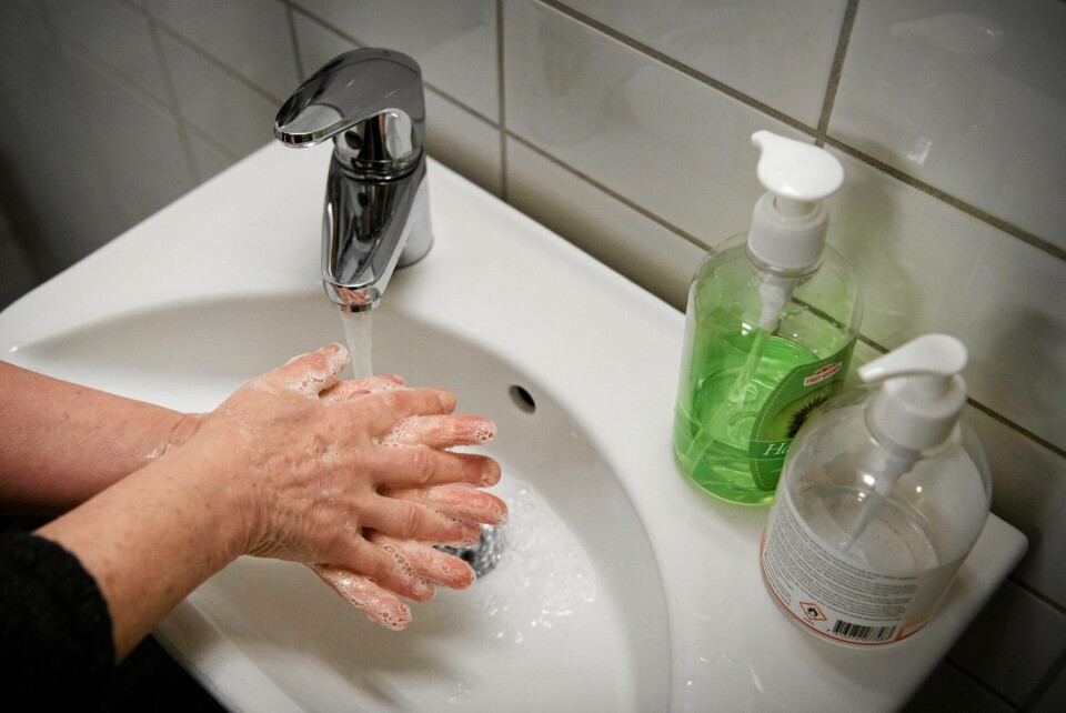 Studie: Coronaviruset kan överleva nio timmar på huden