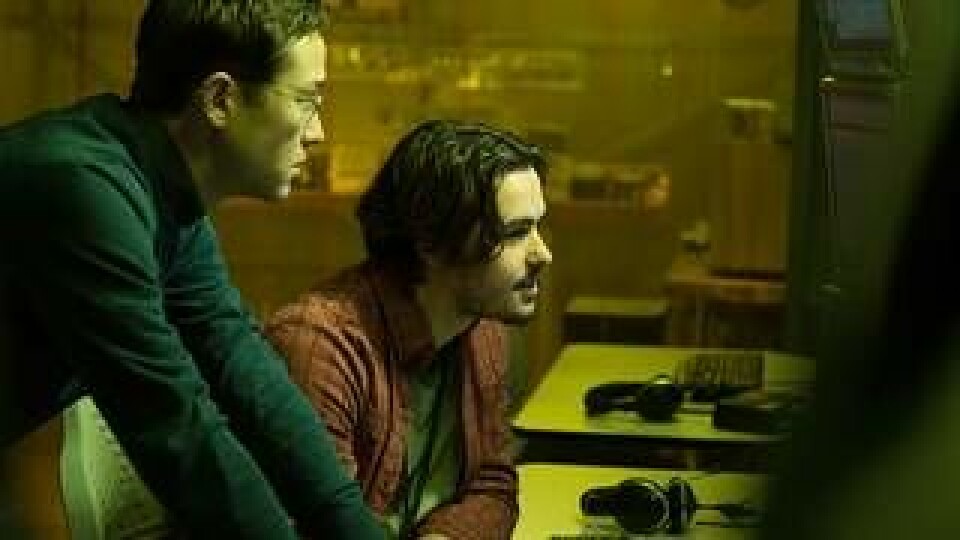 Joseph Gordon Levitt och Logan Marshall Green i filmen Snowden Foto: Scanbox