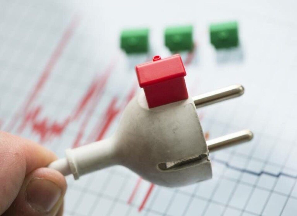 Elpriserna i södra Sverige har skjutit i höjden. Men för enskilda konsumenter finns ingen anledning till oro än, enligt en expert på Energimarknadsinspektionen. Foto: Fredrik Sandberg/TT Elpriserna i södra Sverige har skjutit i höjden. Men för enskilda konsumenter finns ingen anledning till oro än, enligt en expert på Energimarknadsinspektionen. Foto: Fredrik Sandberg/TT